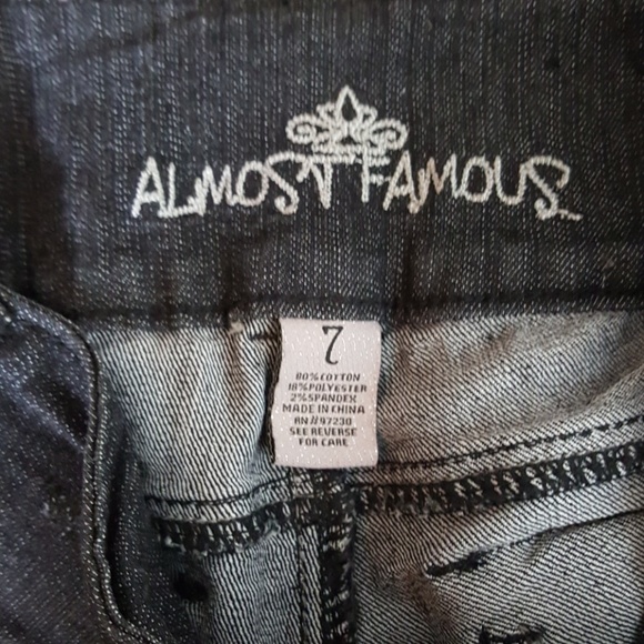 ⭐Distressed Jeans - Picture 8 of 8